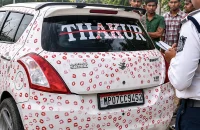 boy_with_lipstick_marks_on_the_car_02